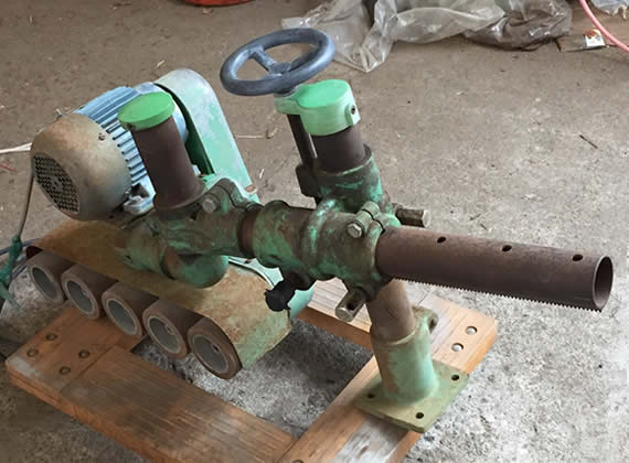 送り機